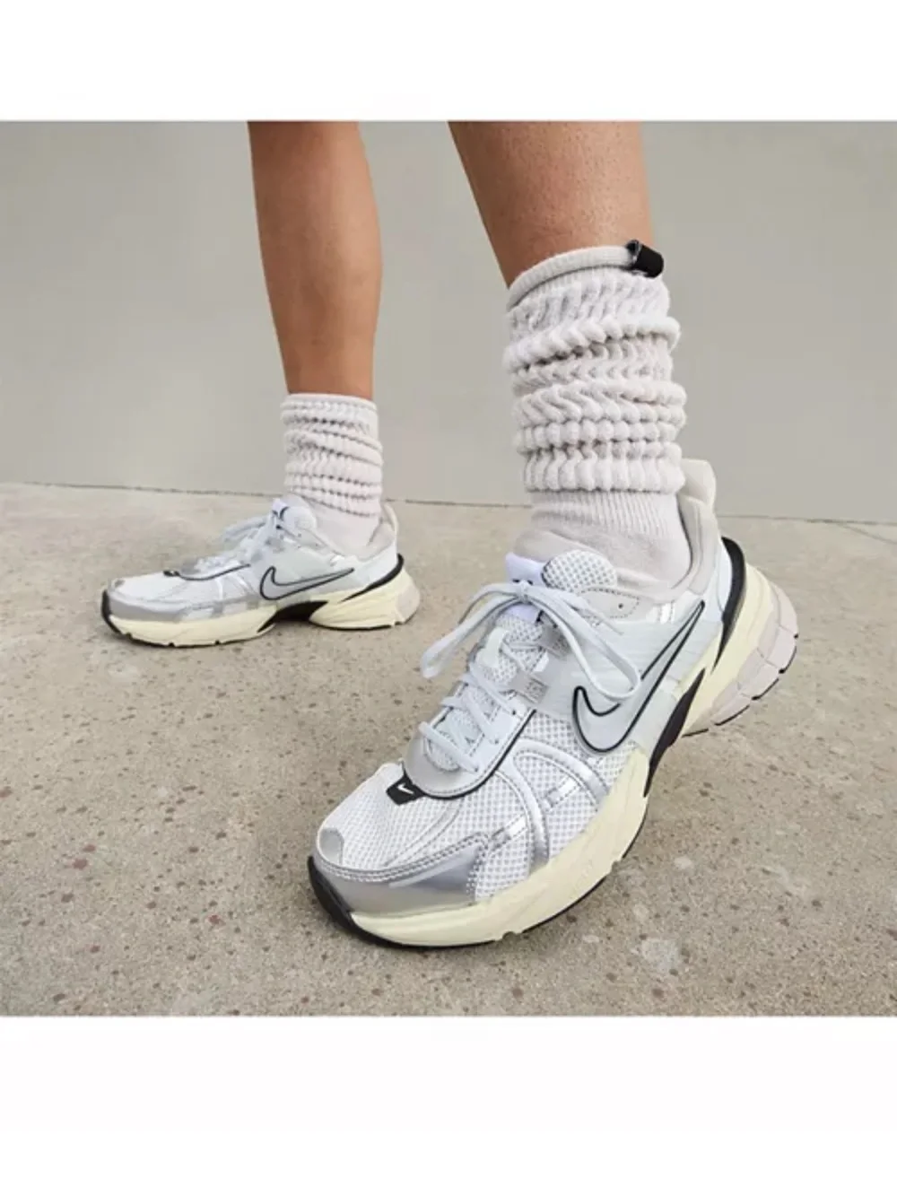 Like New - NIKE Women's V2K Running Sneakers SIZE 7